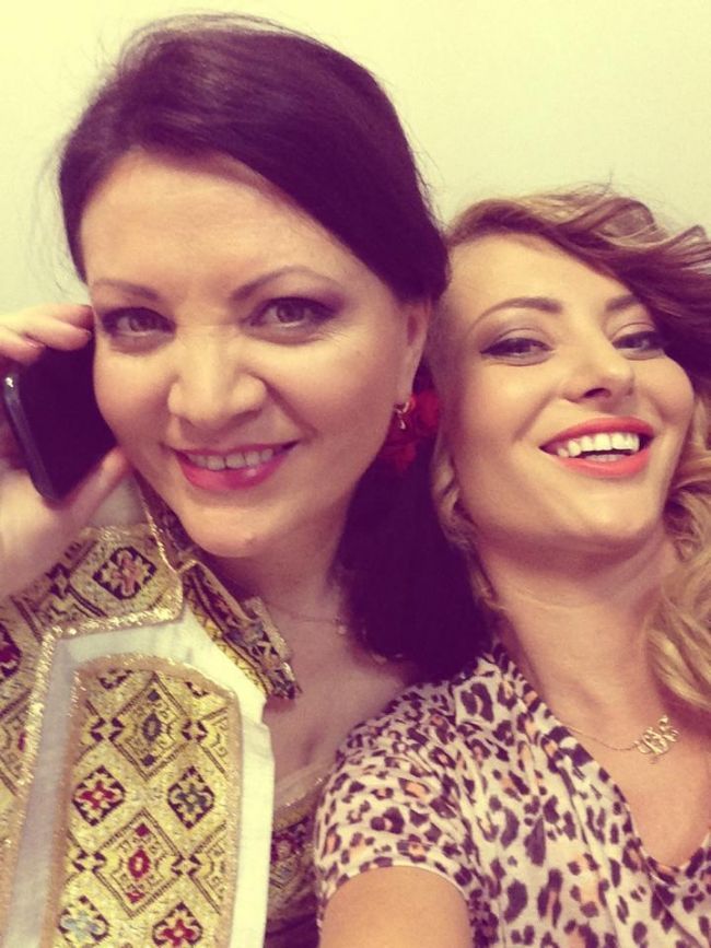 Antonia, Andra, Delia si Inna se mandresc cu mamele lor. Vezi cat de frumoase sunt si cat de mult seamana cu fiicele