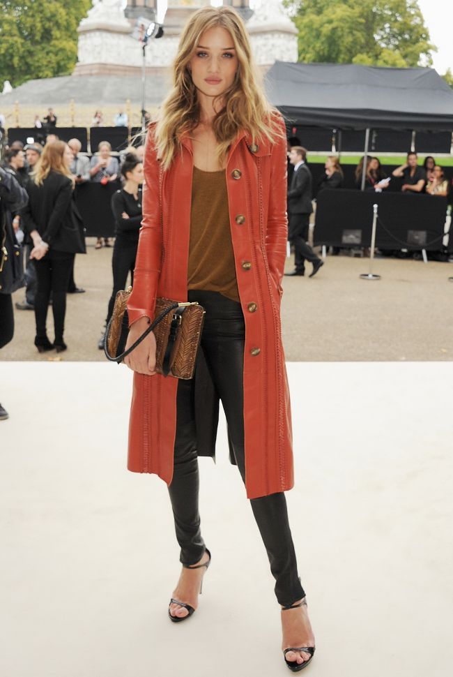 Trend alert! Vedetele de la Hollywood pasionate de trench-ul Bureberry in aceasta primavara