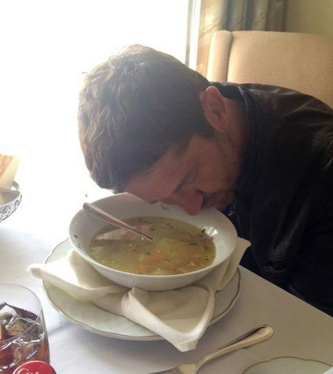 Gerard Butler, alintat de Madalina Ghenea cu mancaruri specifice romanesti, preparate ca la mama acasa. Ce i-a gatit iubitului ei &ndash; FOTO