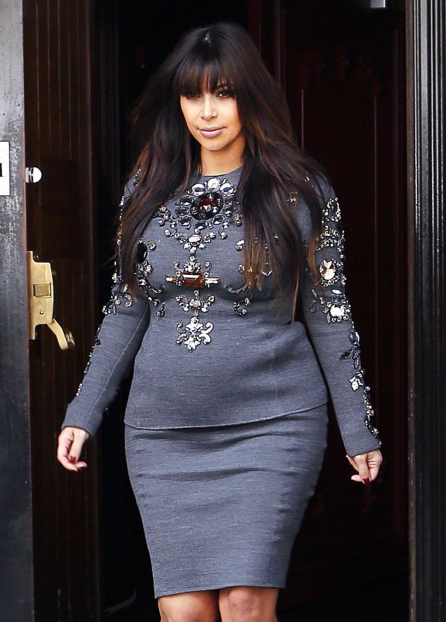 Acuzatiile scandaloase care i se aduc lui Kim Kardashian. O revista din SUA sustine ca vedeta nu este cu adevarat insarcinata si aduce dovezi