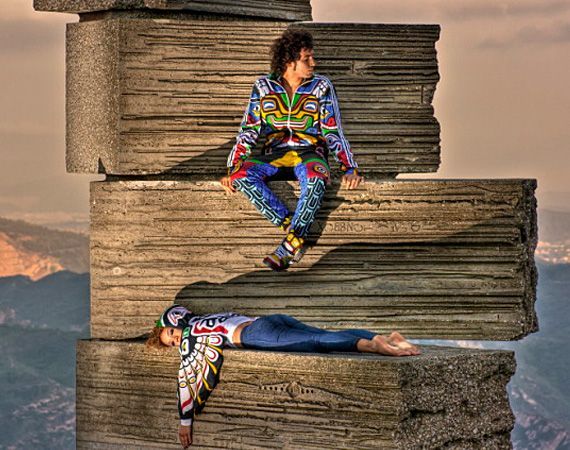 Noua colectie Adidas Originals by Jeremy Scott: totem-uri, aripi si motive etnice
