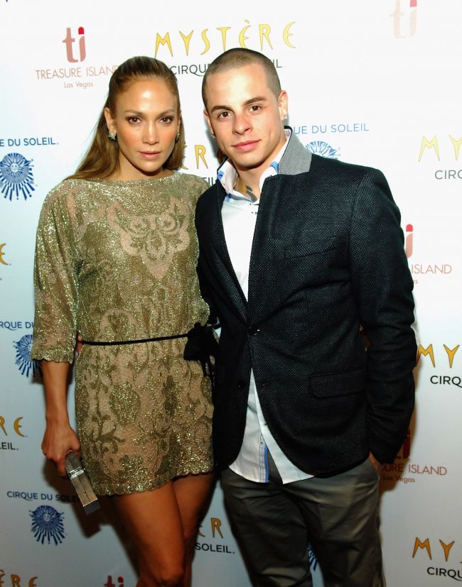 Jennifer Lopez insarcinata? Vezi imaginile care au dat-o de gol pe diva latino