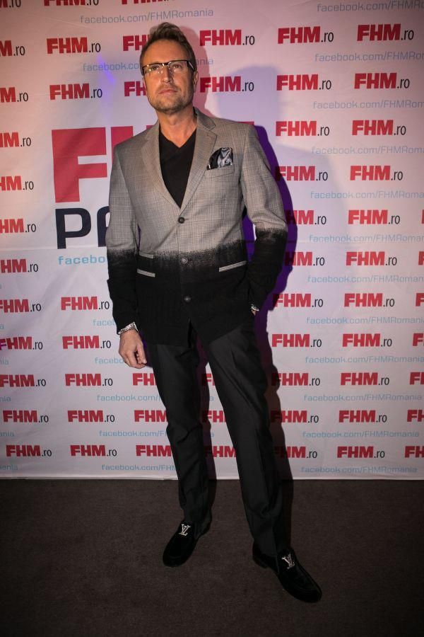 Anda Adam si Ruby s-au intrecut in decolteuri la petrecerea FHM. Cum s-au imbracat vedetele