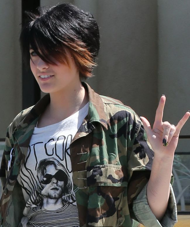 Paris Jackson, intr-o pereche de pantaloni scurti minusculi si cu buricul la vedere. Cat s-a schimbat fiica lui Michael Jackson
