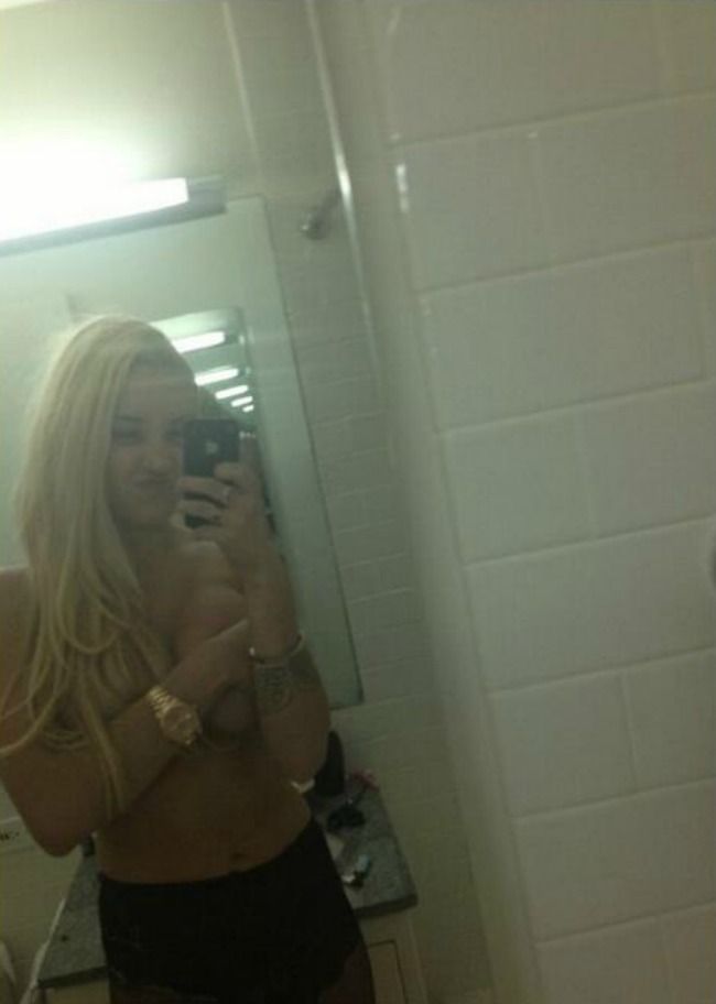 Amanda Bynes a detronat-o pe Lindsay Lohan in topul vedetelor care se autodistrug. Vezi ce imagini erotice a postat pe Twitter si ce gest al ei a determinat un prieten sa sune politia