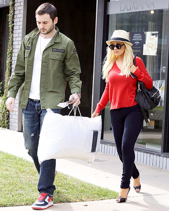 Christina Aguilera e tot mai slaba! Cum au surprins-o paparazzi, alaturi de iubitul ei