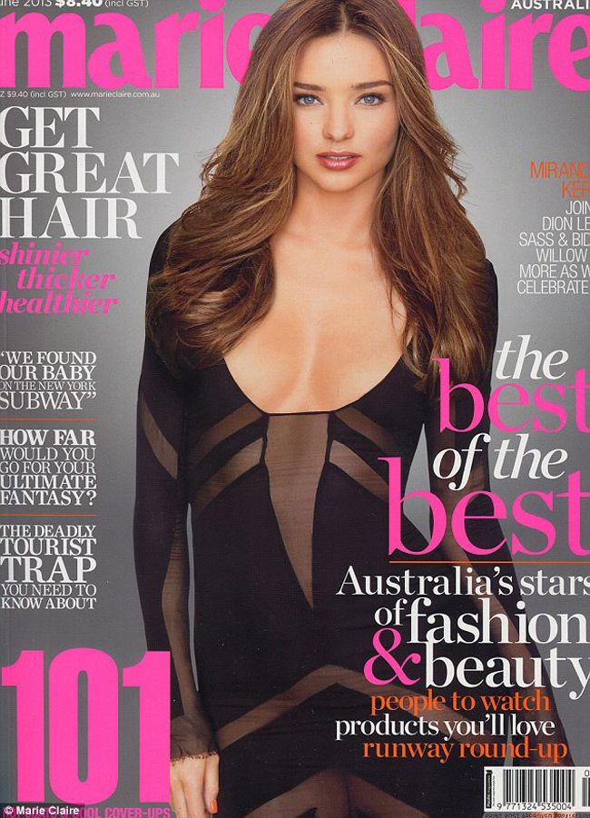 Unde a disparut celebrul decolteu Victoria s Secret? Miranda Kerr si-a dezamagit fanii cu marimea reala a bustului, pozand intr-un costum de baie fara push-up