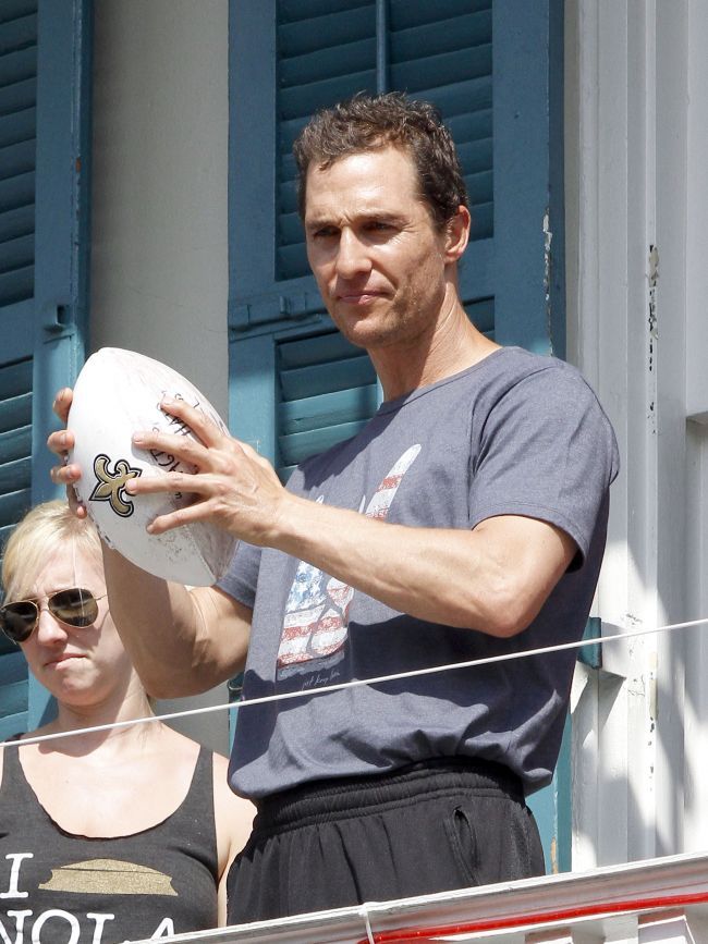 Si-a revenit dupa slabirea dramatica, dar efectele secundare se vad abia acum. O ia Matthew McConaughey pe urmele Printului William cu podoaba capilara?
