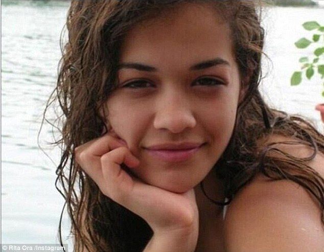 Cele mai hot artiste ale momentului, Beyonce si Rita Ora, se mandresc cu pozele din adolescenta. Cum aratau ca liceene