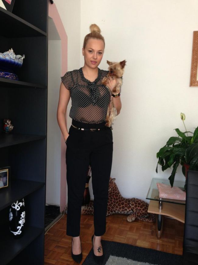 Pisi din Inima de tigan , ultra sexy intr-o bluza transparenta. Cat a lasat la vedere vedeta pentru fanii de pe Facebook