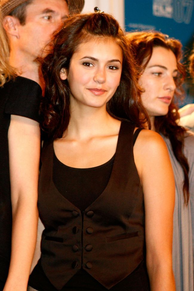 Cu cateva kilograme in plus si total lipsita de stil. Cum arata Nina Dobrev pe vremea cand doar visa sa ajunga la Hollywood