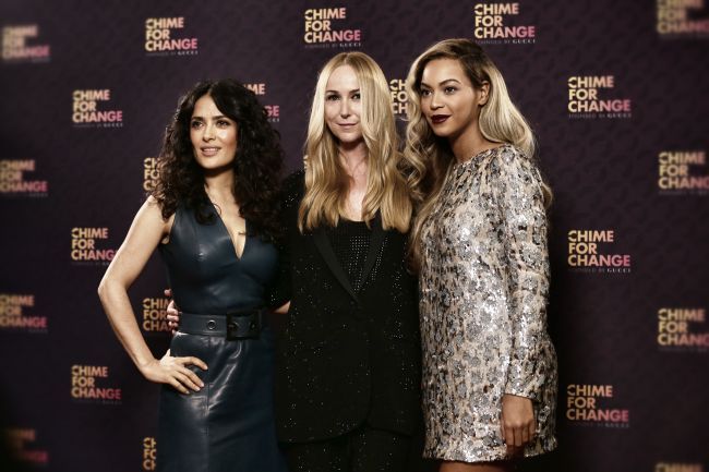 Beyonce, intr-o pereche de pantaloni ultra scurti. Cum arata cu adevarat picioarele vedetei