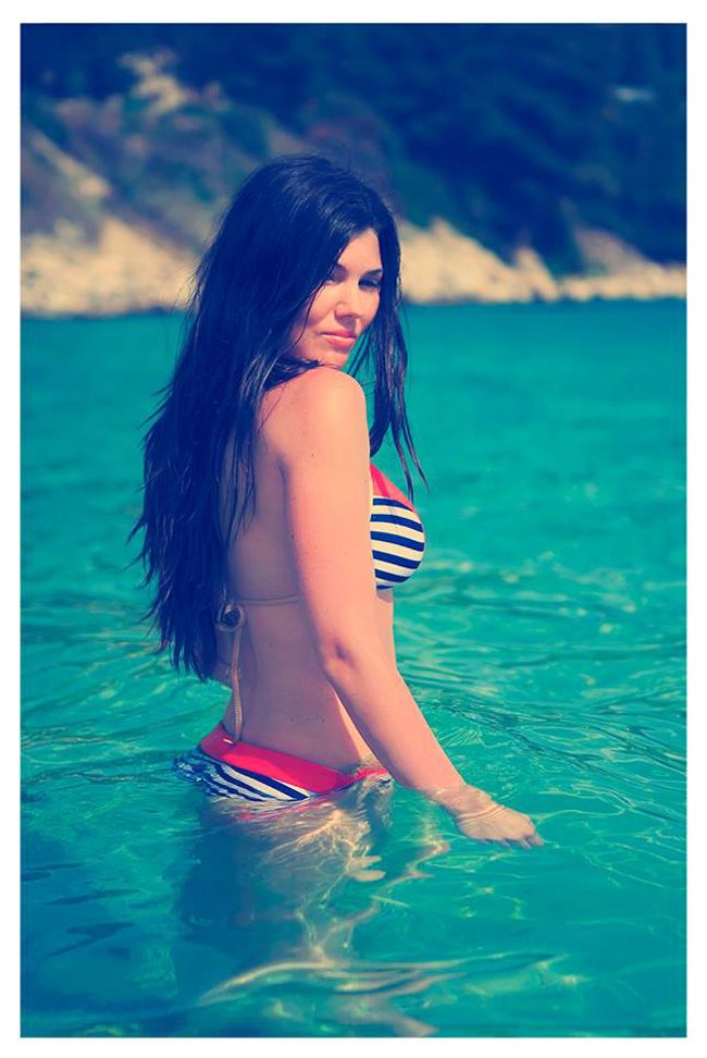 Paula Seling a pozat seducator, in costum de baie. Cum arata fotografia pentru care a fost complimentata ca e la fel de frumoasa ca Antonia