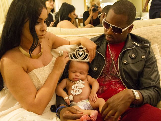 Primele imagini cu Kim, Kanye si micuta North. Pregatiti-va sa...radeti in hohote