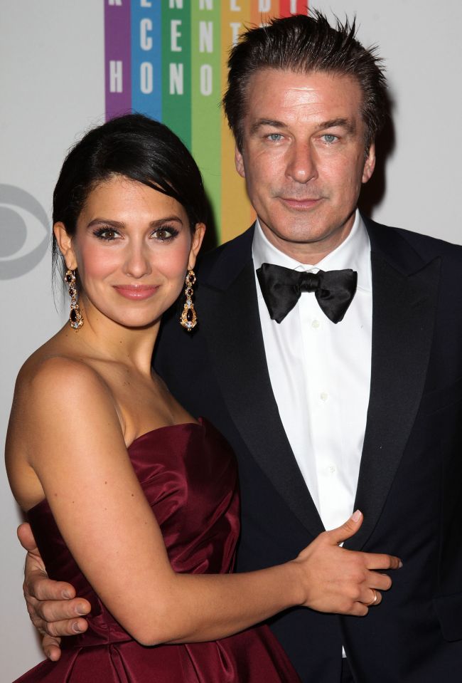 Sotia lui Alec Baldwin, acuzata ca a dat dovada de lipsa de respect in timpul inmormantarii actorului James Gandolfini. Ce a facut Hilaria in timpul slujbei religioase