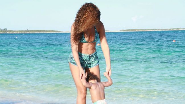 Incaltaminte de lux la numai 1 an si 5 luni. Cum arata prima pereche de pantofi a fiicei lui Beyonce, Blue Ivy