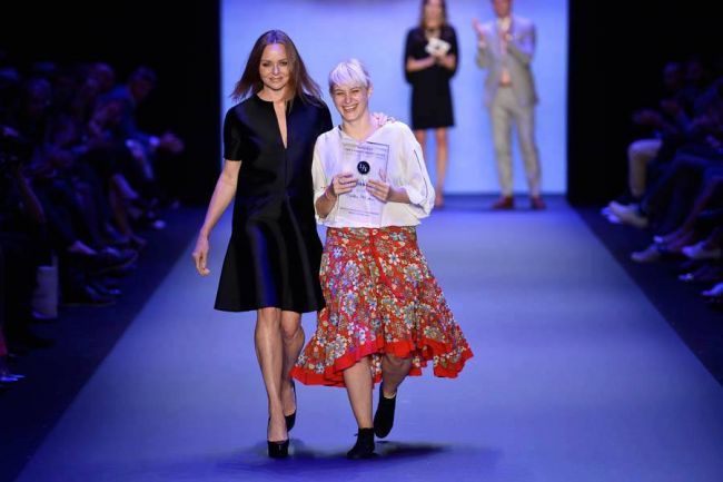 O romanca premiata de Stella McCartney. Cum arata colectia care i-a adus Ioanei Ciolacu titlul de Designer for Tomorrow VIDEO