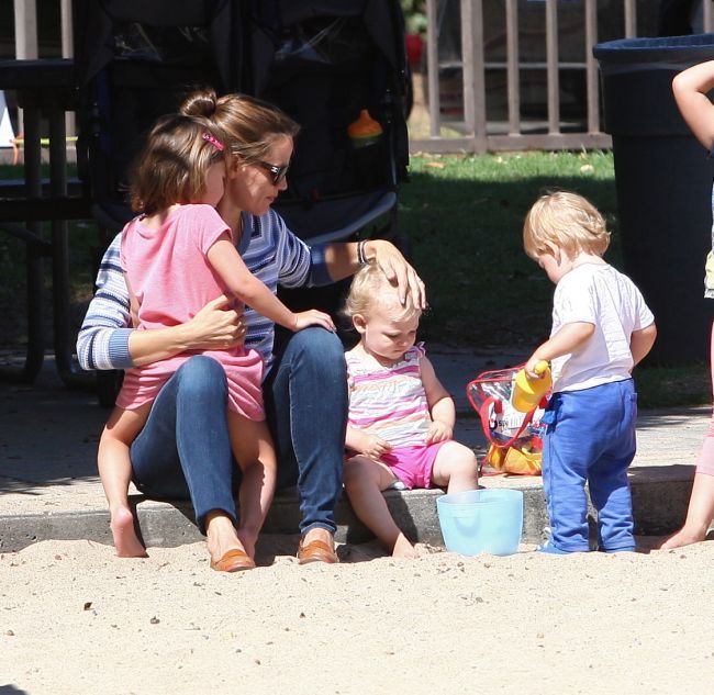 Insarcinata din nou? Cum au suprins-o paparazzi pe Jennifer Garner