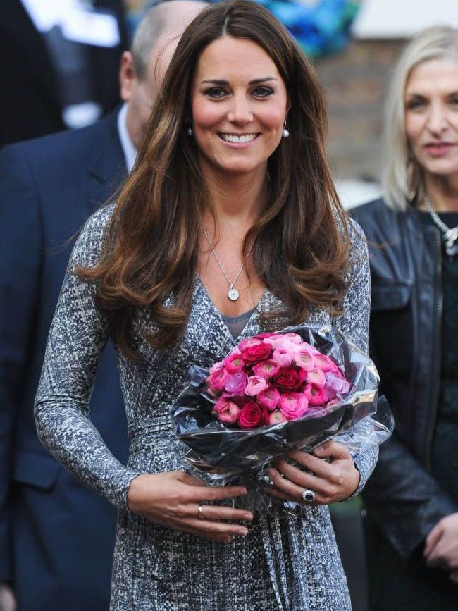 Kate Middleton, o gravida model. Iata o recapitulare a celor mai stylish tinute purtate in timpul sarcinii de proaspata mamica