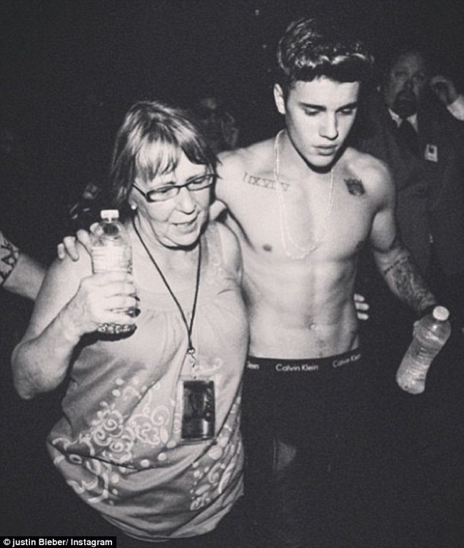 Justin Bieber socheaza din nou. Ce surpriza neplacuta i-a facut superstarul bunicii sale