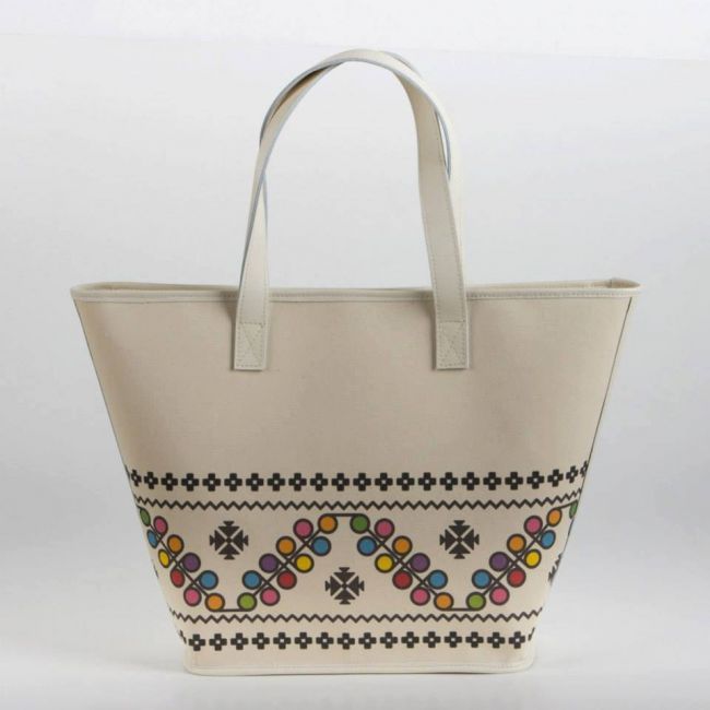 Iutta lanseaza colectia Dor de romanesc alaturi de La Blouse Roumaine. Cum arata noile creatii