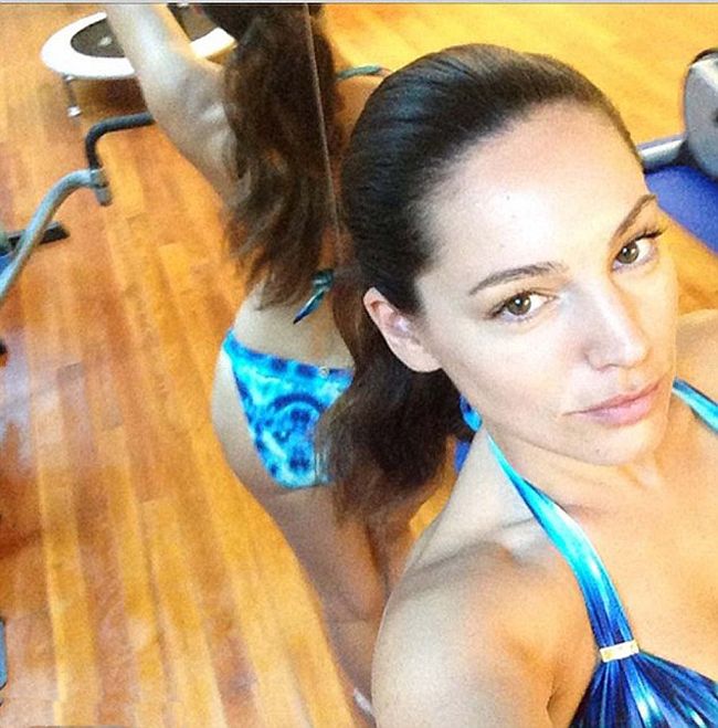 A vrut sa fie sexy, dar a ajuns subiect de ras. De ce s-au amuzat fanii de o fotografie cu Kelly Brook in sala de fitness
