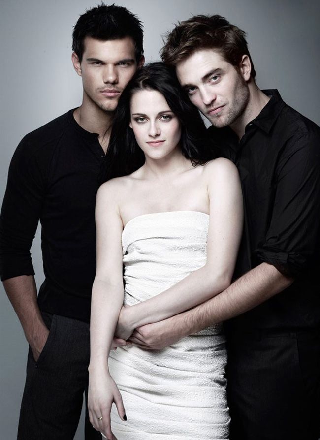Cum aratau vedetele din Twilight in liceu. Care dintre ei crezi ca s-a schimbat cel mai mult?