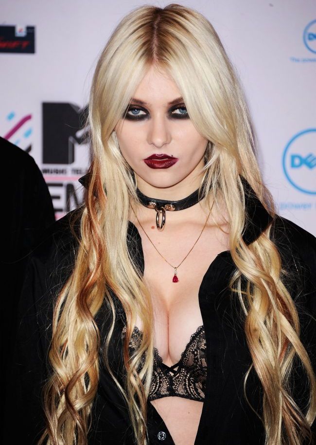 In urma cu numai cateva luni arata asa. Transformarea radicala prin care a trecut Taylor Momsen. Nici apropiatii n-au mai recunoscut-o