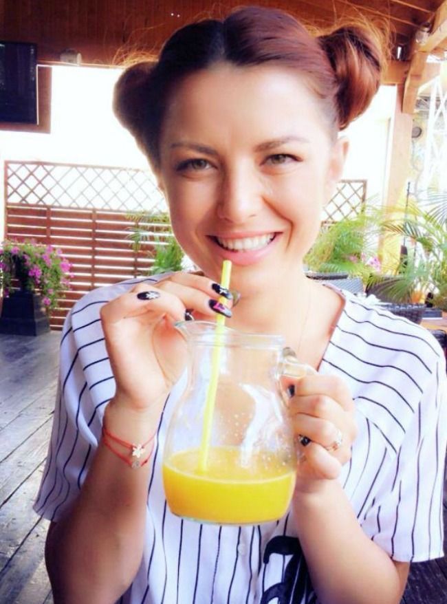 Elena Gheorghe, Laura Cosoi, Corina Caragea si Paula Seling, in prima zi de scoala. Cum aratau vedetele din Romania cu pampoane si codite: GALERIE FOTO
