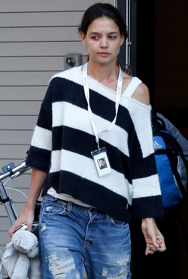 Ce ascunde Katie Holmes. Cum arata actrita fara ochelarii de soare