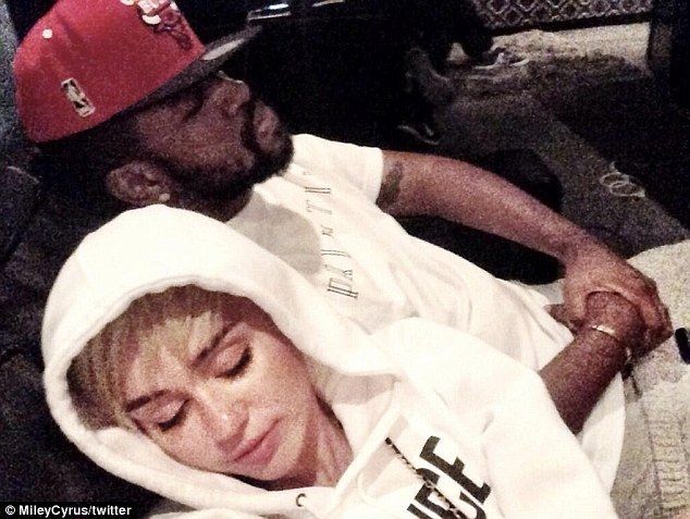 Si Miley Cyrus are un nou iubit. Cine este si, mai ales, cum arata cel care l-a inlocuit pe Liam Hemsworth