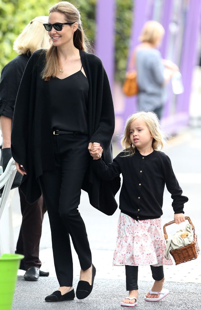 Angelina Jolie, la prima iesire fara sutien dupa dubla mastectomie. Cum arata sanii actritei dupa operatie