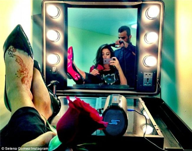Arata aparent perfect, dar s-a ferit de paparazzi. Ce secret a ascuns Selena Gomez de fotografi