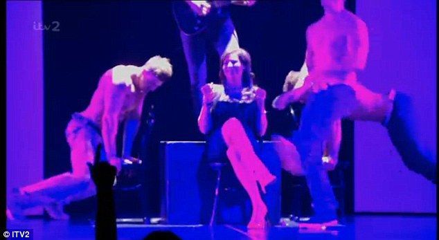 I-a dat papucii dupa ce a vazut cum un alt barbat ii face striptease. Ce cuplu de reality show isi ia adio cu scandal