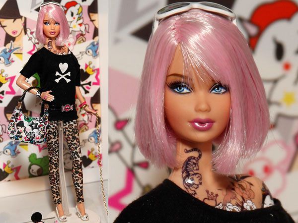 Par roz, pantofi cu toc, unghii negre si tatuaje. Cum arata papusa Barbie pe care niciun parinte nu-si va dori sa o cumpere copilului sau