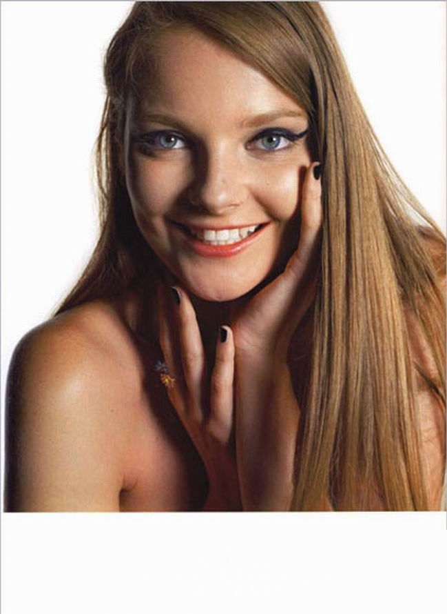 La 30 de ani arata de 18 ani. Sau de 40 sau de 60 sau de...10, fara Photosop, botox sau alte operatii. Misterul care o inconjoara pe aceasta femeie