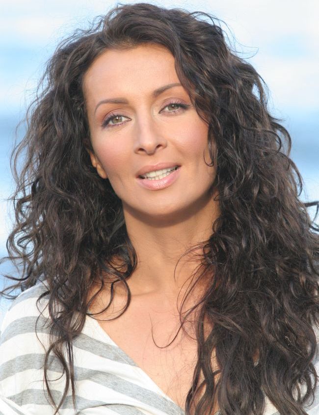 Mihaela Radulescu a dansat un tango pasional la Dansez pentru tine , dar rochia a tradat-o si a lasat la vedere mai mult decat si-ar fi dorit: FOTO
