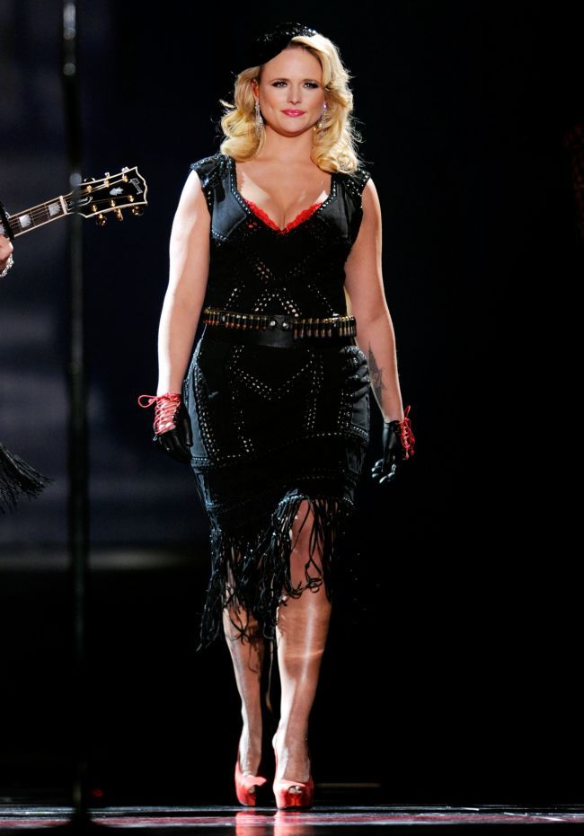 Secretul din spatele slabirii socante a cantaretei country Miranda Lambert. Din ce motiv s-a infometat frumoasa blonda