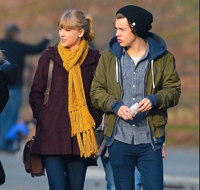 Taylor Swift, uda si sexy la plaja. Cu ce imagine vrea sa-i demonstreze lui Harry Styles ca e fericita si ca n-o deranjeaza noua lui relatie cu Kendall Jenner