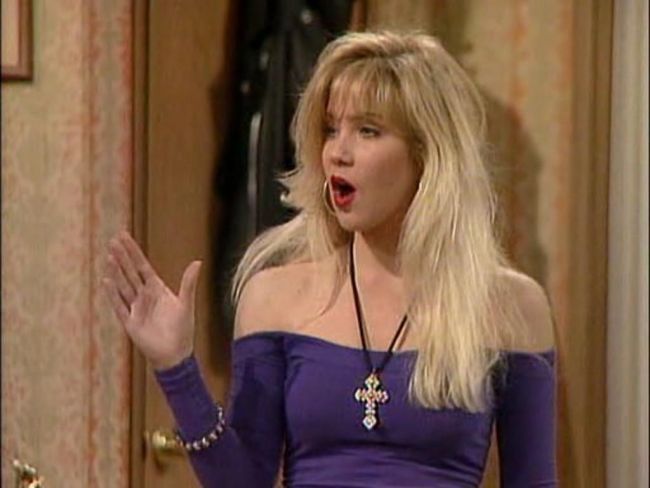 Kelly din Married with Children s-a transformat intr-o femeie plina de stil. Cum a reusit Christina Applegate sa uimeasca pe toata lumea cu aparitia sa