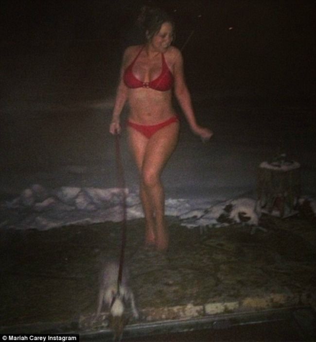 Nu a mai facut asa ceva pana acum. Sa fie nevoia de publicitate sau pur si simplu le copiaza pe colegele ei mai tinere? Mariah Carey, asa cum nu ai mai vazut-o niciodata