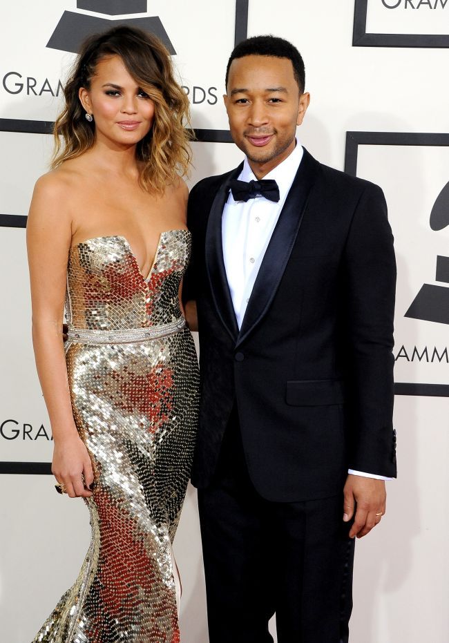 Sotia lui John Legend a pozat topless inainte de premiile Grammy. Cum arata cadrul care face senzatie pe internet