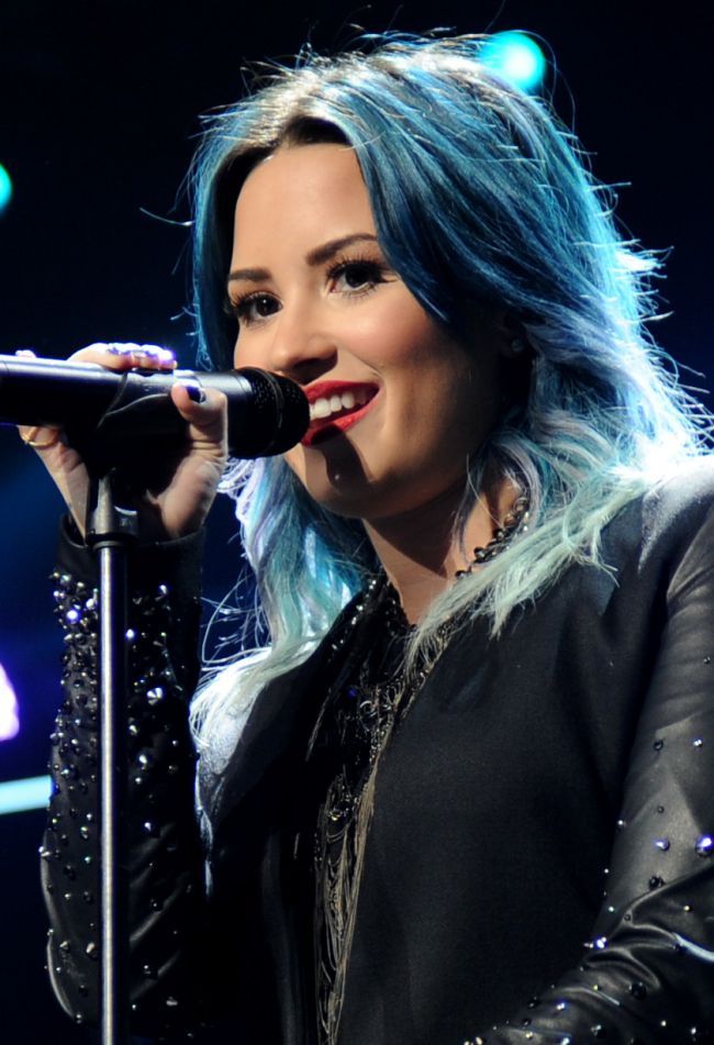 Demi Lovato nu mai arata asa. Ce schimbare de look si-a facut cantareata