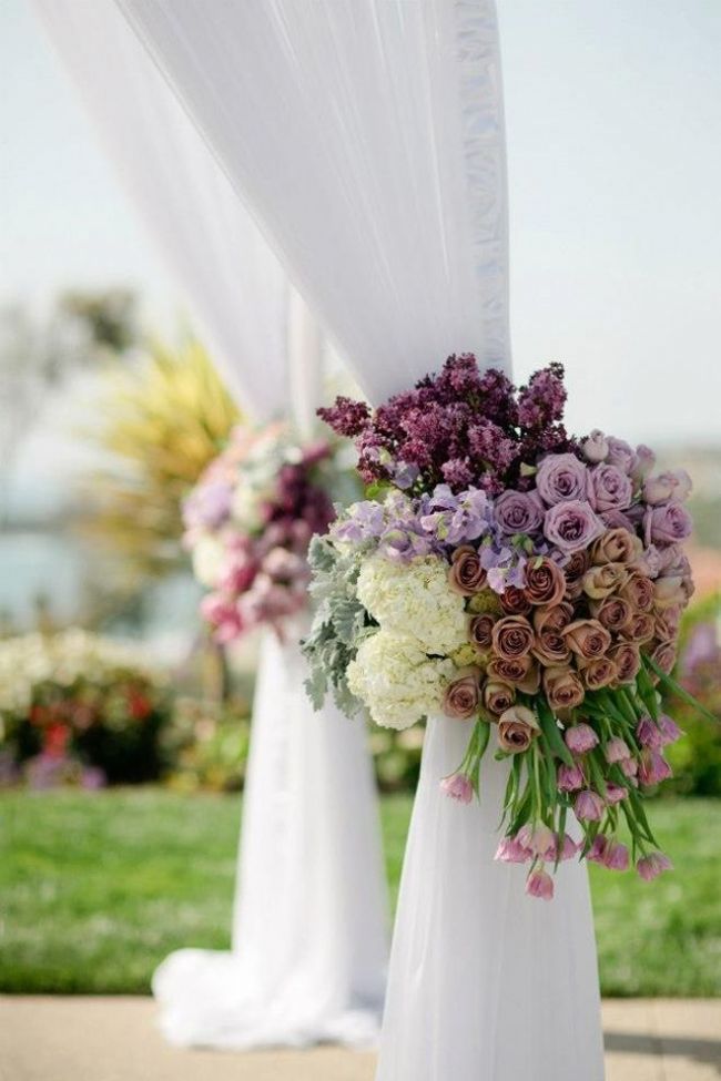 Te mariti anul acesta? Vezi modele de aranjamente florale si invitatii din care te poti inspira