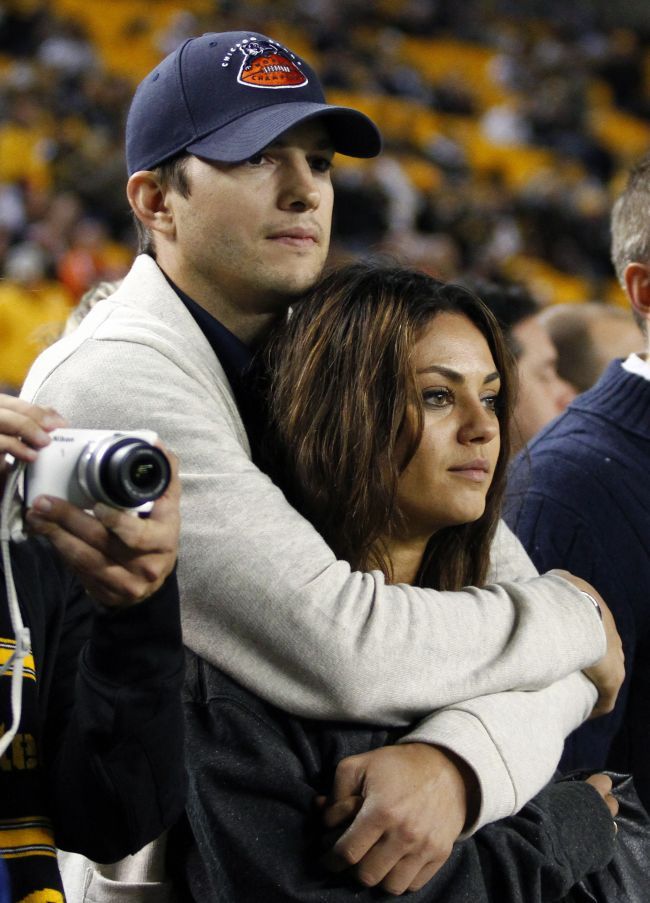Mila Kunis, insarcinata cu Ashton Kutcher? Ce dovezi aduce revista americana OK! Magazine