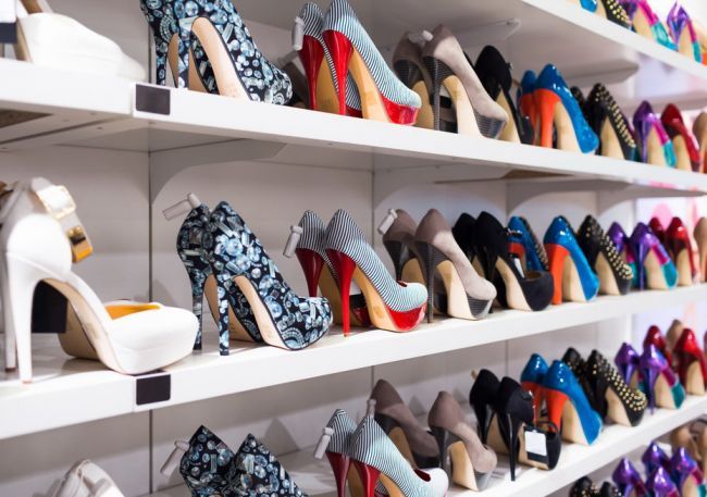 Cum sa mergi pe tocuri ca modelele de pe catwalk. 3 trucuri pe care trebuie sa le incerci