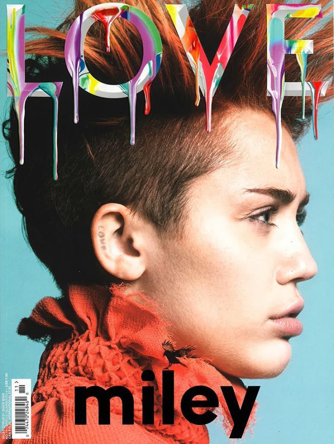 Miley Cyrus a dat cartile pe fata! Motivul incredibil pentru care apare mereu aproape dezbracata pe scena