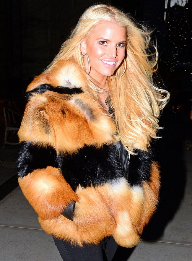 Jessica Simpson, modelul propriei colectii de haine. Cum arata vedeta in postura de manechin