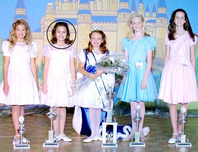 Demi Lovato, pe vremea cand participa la concursuri de frumusete pentru copii. Cum arata vedeta in finala Mini Miss Texas