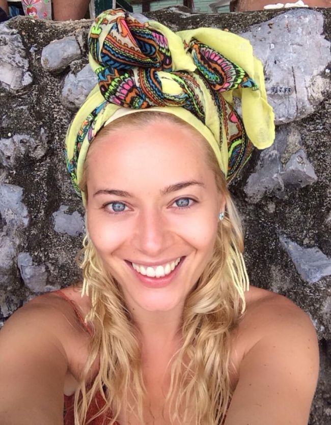 Laura Cosoi, impecabila fara pic de machiaj pe chip. Imaginea care i-a luat prin surprindere pe fani